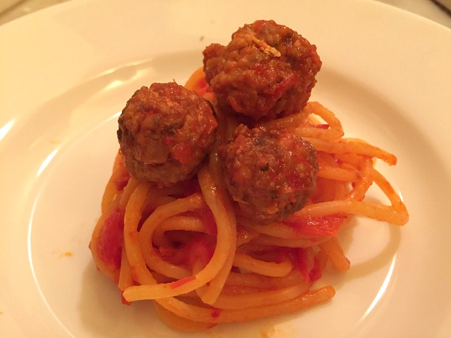 Spaghetti with fishballs: sugo di peperone, polpette di pesce spada