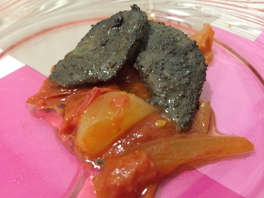 Fegato di pesce spada brasato allo Zibibbo, sugo di pomodorini e cipolla dolce di Giarratana